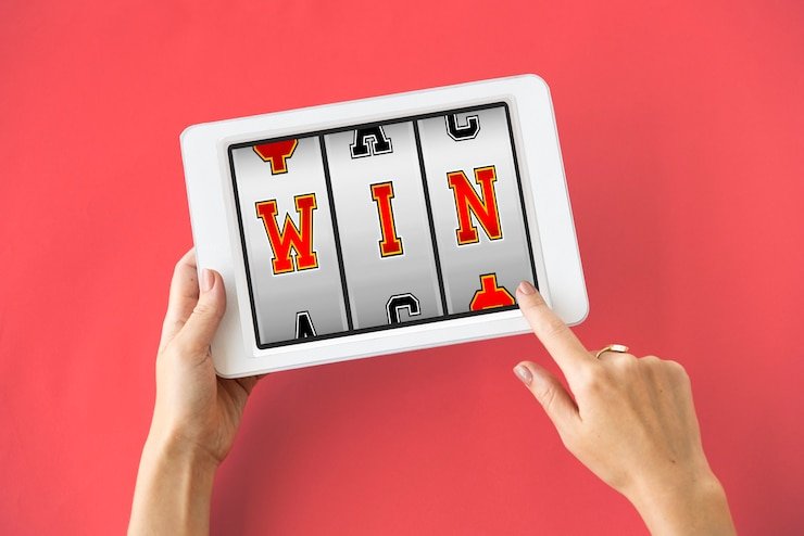 Antarmuka permainan Red Tiger di platform comel4d menampilkan gulungan dan simbol